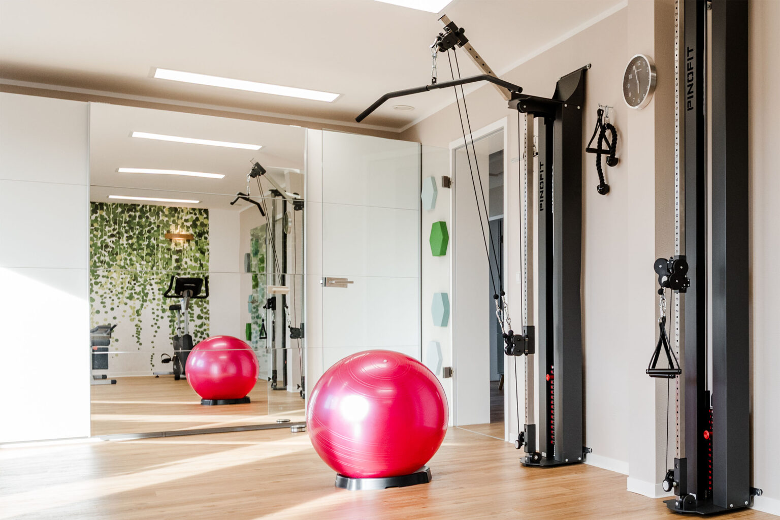 Trainingsbereich Physiopraxis Kathrin Lange feminin in balance